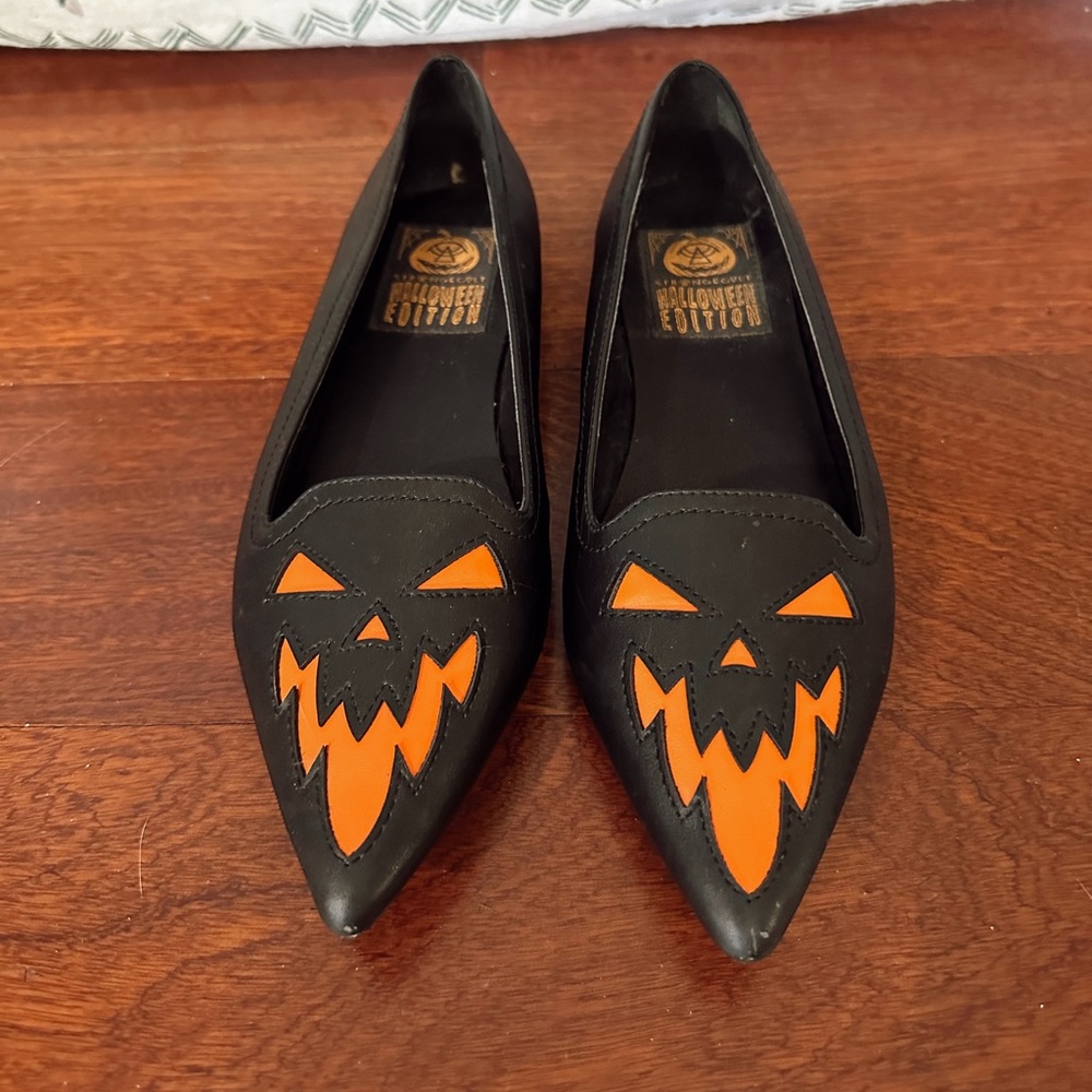 Unique Vintage Black Flats with Orange Jack-o'-Lantern Applique